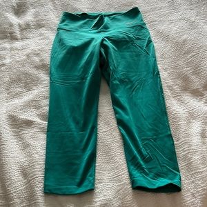 Like new women’s Nike workout pants!